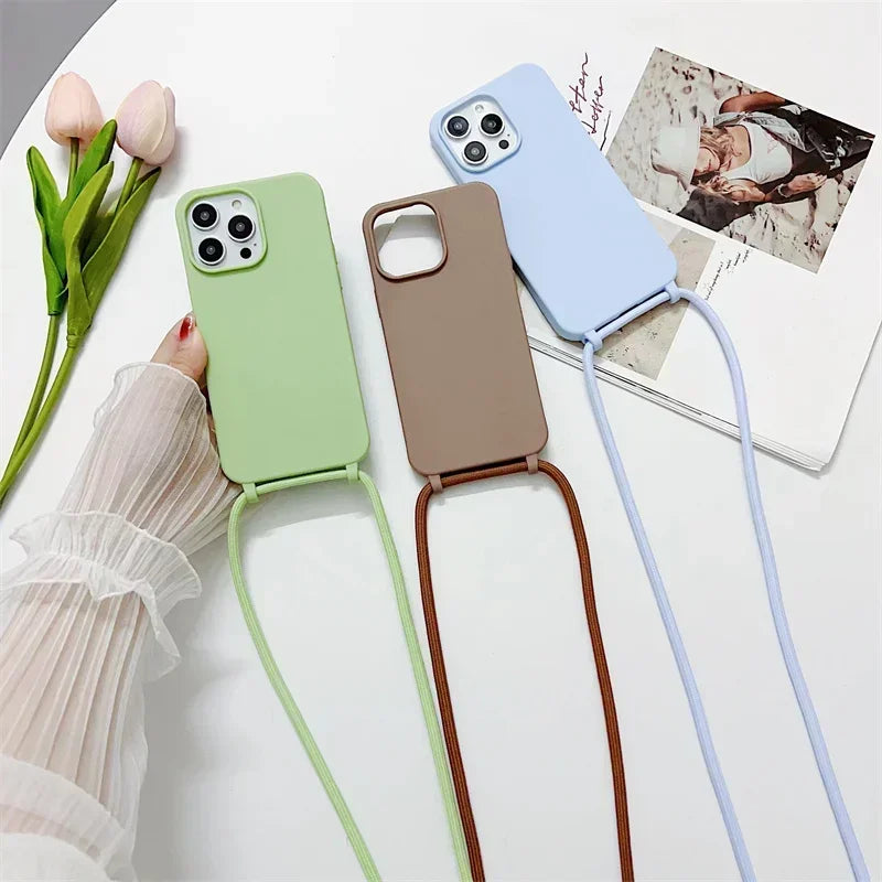 Coque iPhone à Lanière – Silicone Souple Candy Color avec Bandoulière Ajustable